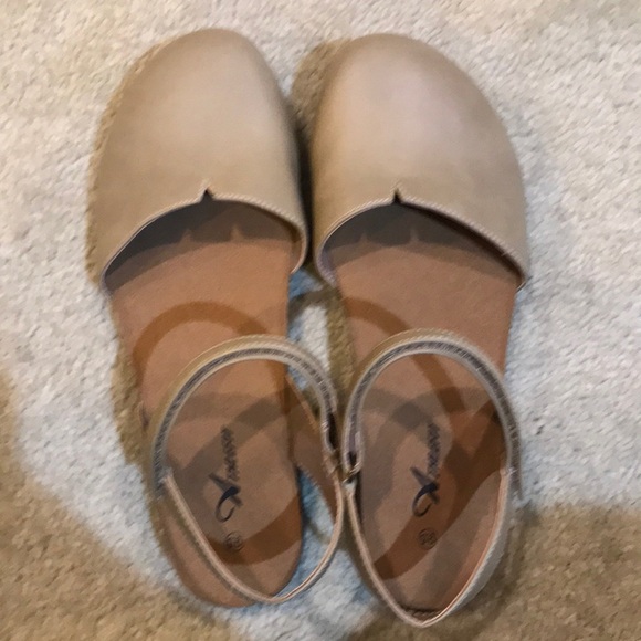 Athlefit Shoes - Athlefit Closed Toe Sandals Hook And Loop Velcro Closure-Size 9.5